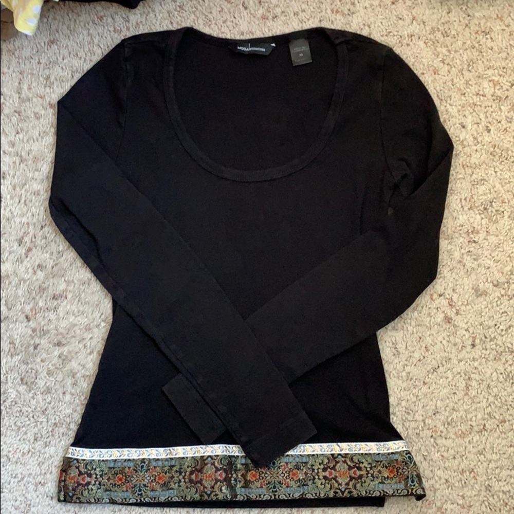 Victoria’s Secret MODA XS long sleeve w/detail